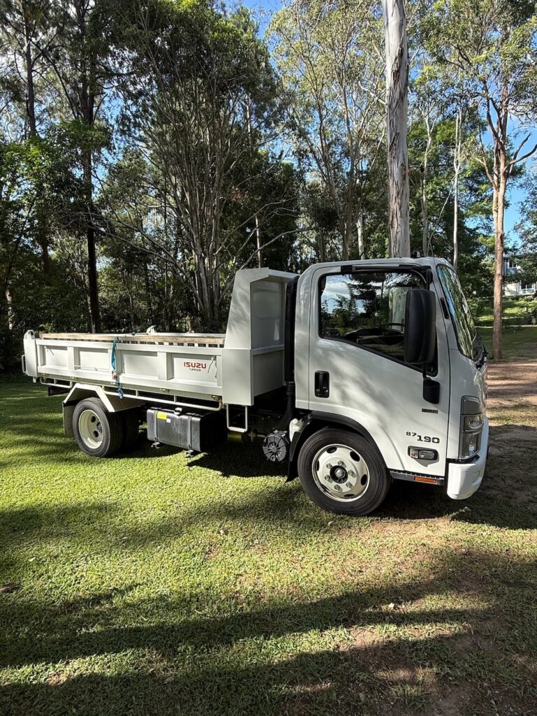 4.5T ISUZU TIPPER TRUCK
